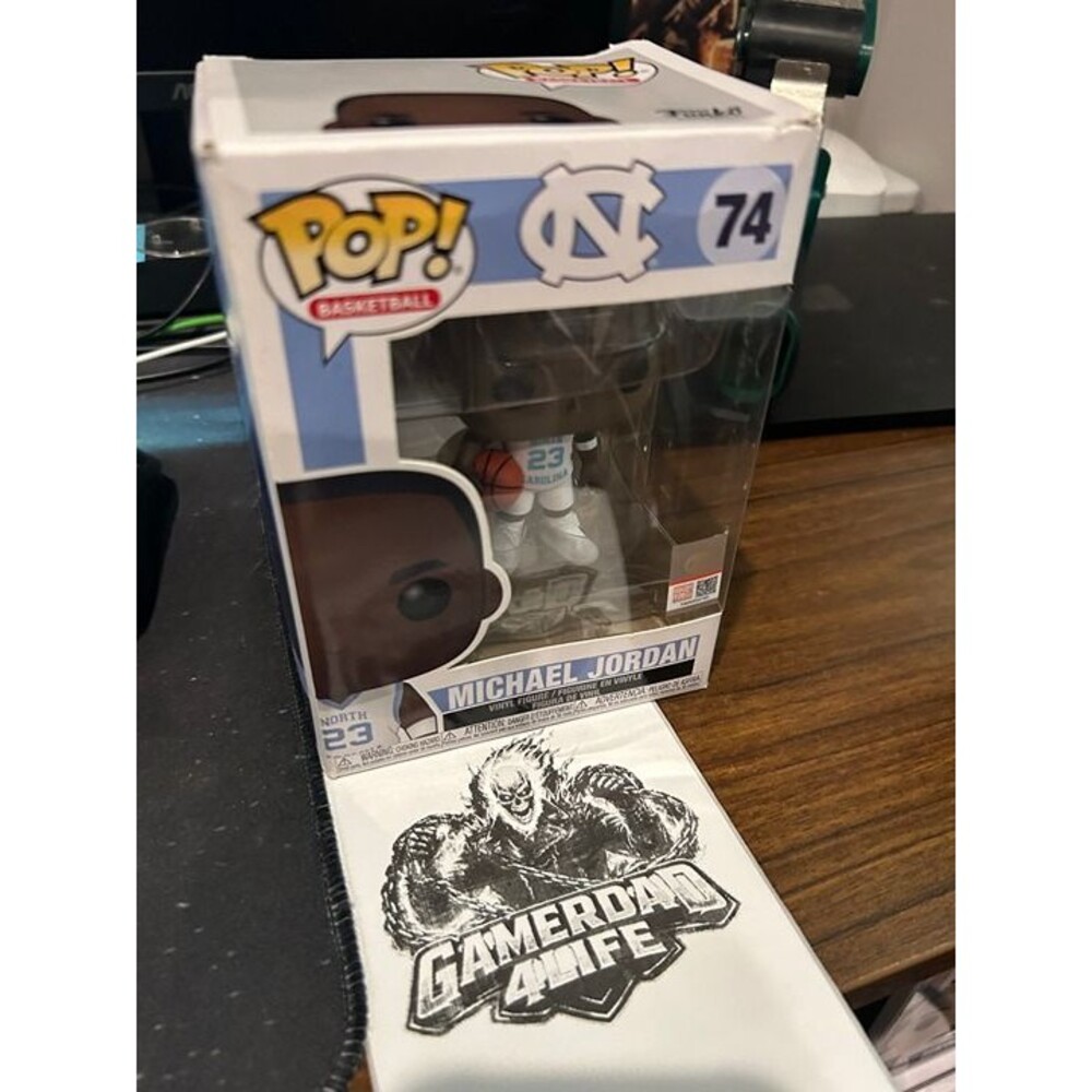 Funko Pop! Basketball: UNC - Michael Jordan (Away Jersey) # 74